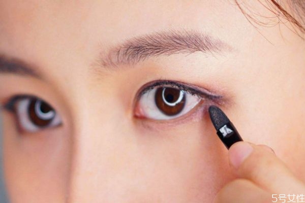 什么人适合化淡妆，为什么有的人只适合化淡妆