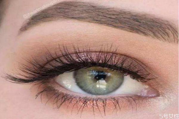 欧美妆一定要贴假睫毛吗，什么人适合淡妆或浓妆