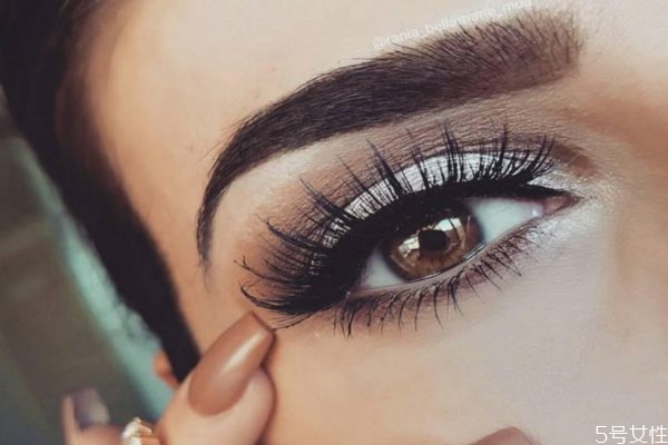 大地色欧美眼妆画法，欧美上挑眼线画法
