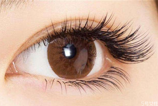 戴美瞳眼睛干涩怎么办，美瞳戴着雾蒙蒙的怎么回事