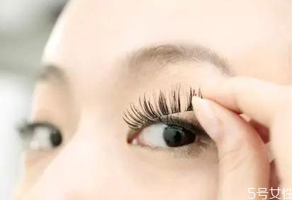 假睫毛不翘怎么办，睫毛不翘往下塌的原因