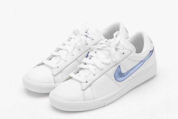 小白鞋沾墨水了怎么清洗，皮质小白鞋怎么清洗