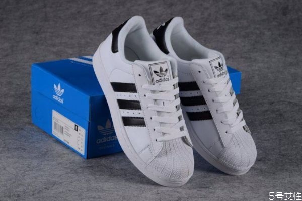 小白鞋边缘发黄怎么处理，白鞋干了有黄渍怎么办