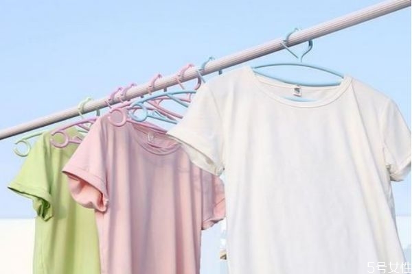 晾衣服一定要反着晾吗，晾衣服为什么反着晾