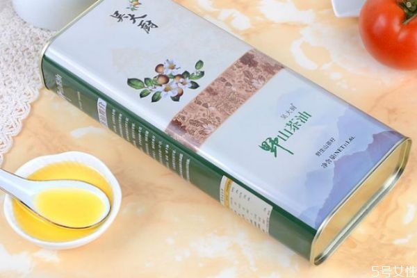 每天擦茶油在脸上有什么效果，茶油涂脸正确方法