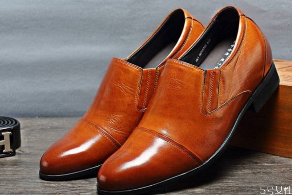 皮鞋磨脚怎么办，皮鞋脏了怎么办