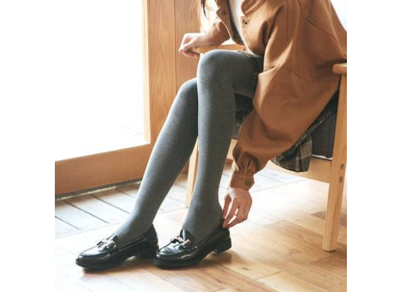 冬天打底裤怎么搭配，打底袜冬天适合的颜色