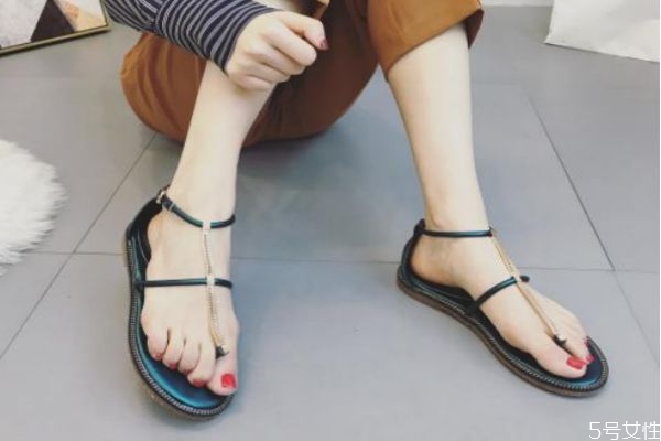 鞋带磨脚怎么办，凉鞋鞋带磨脚背怎么办