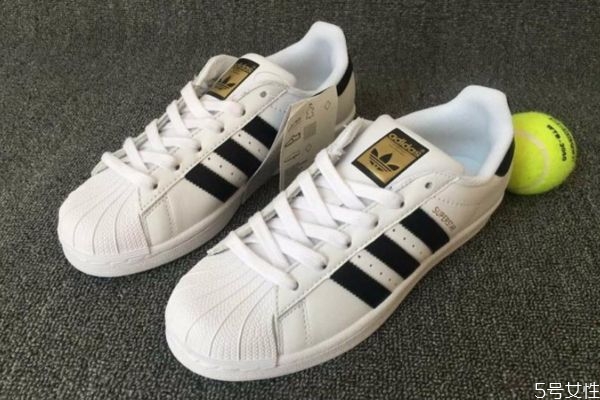 板鞋会越穿越大吗，板鞋穿大点好还是刚好