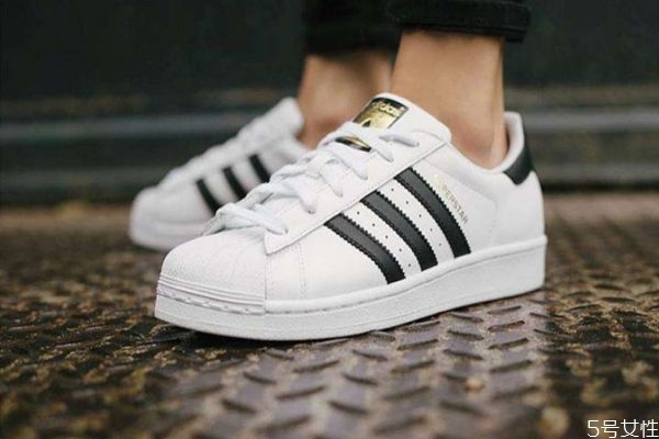 阿迪达斯贝壳头版本有哪些，金标贝壳头有几个版本