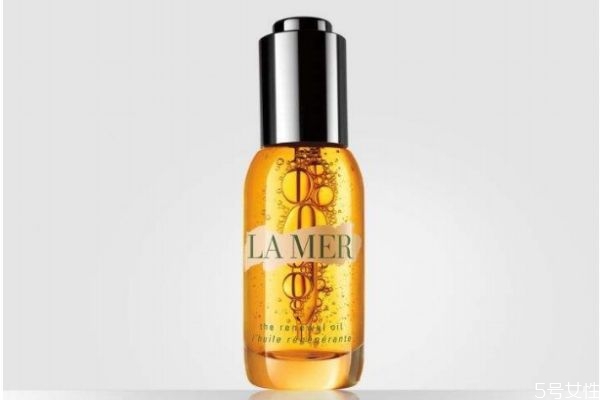 精华油能代替精华液吗，护肤用精油好还是精华好