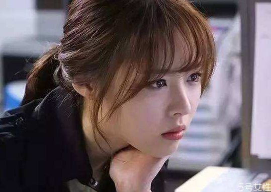 发质硬怎么留刘海，发质硬刘海很翘怎么办