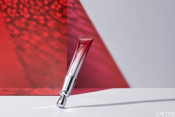 丸美眼霜和雅诗兰黛眼霜哪个效果好，两款眼霜使用测评