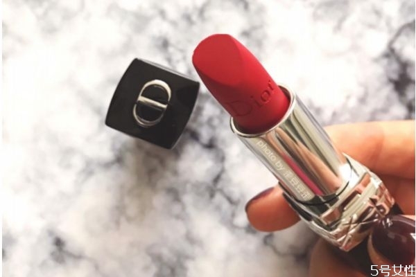 迪奥999买滋润还是哑光，口红水润好还是哑光好