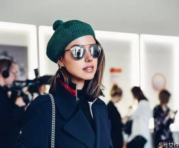 女生脸大适合戴什么帽子，脸大如何挑选帽子