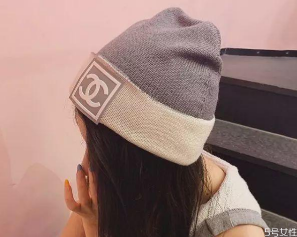 毛线帽怎么固定不掉，戴毛线帽子不掉的窍门