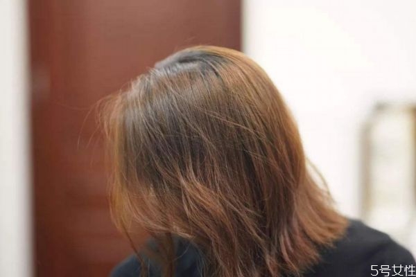 怎么让头发蓬松不塌陷，头发蓬松小窍门