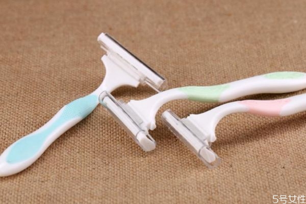 刮毛刀能不能带上飞机，刮毛刀的使用方法