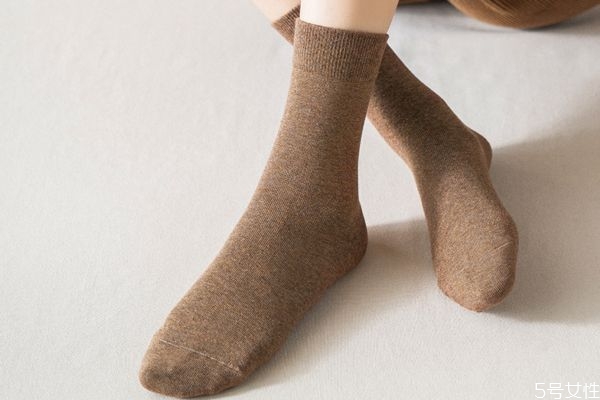 冬天袜子湿怎么办，冬天袜子几天换一次