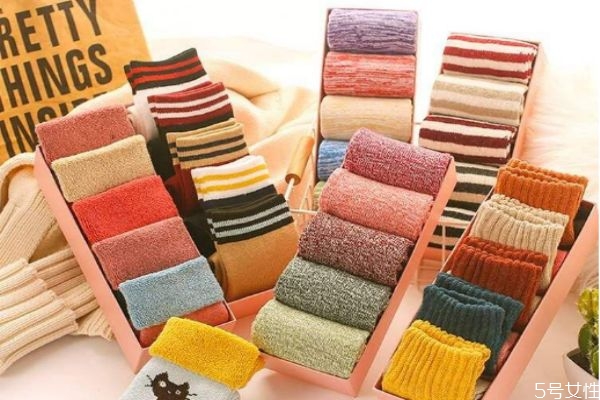 一双袜子穿多久换新的，正常一双袜子多少钱