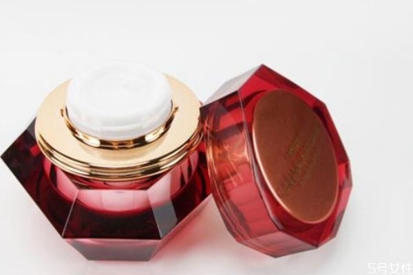 伊思蜗牛霜红的好还是白的好，伊思蜗牛霜真假辨别