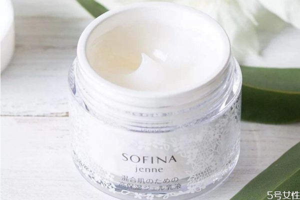 用了精华还要用乳液和面霜吗，精华后隔多久用面霜