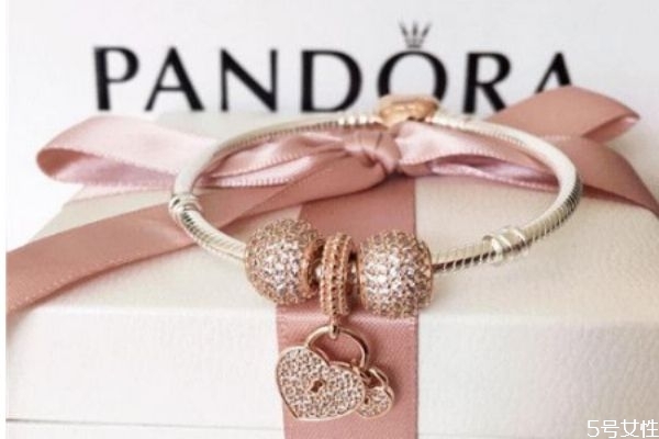 潘多拉手链适合多大年龄，潘多拉手链适合戴在哪只手
