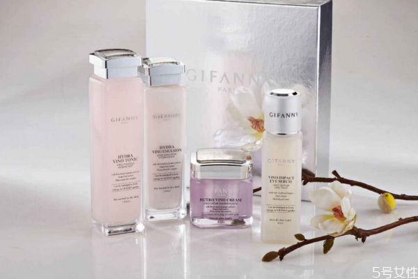 水前精华有必要用吗，水和精华哪个重要