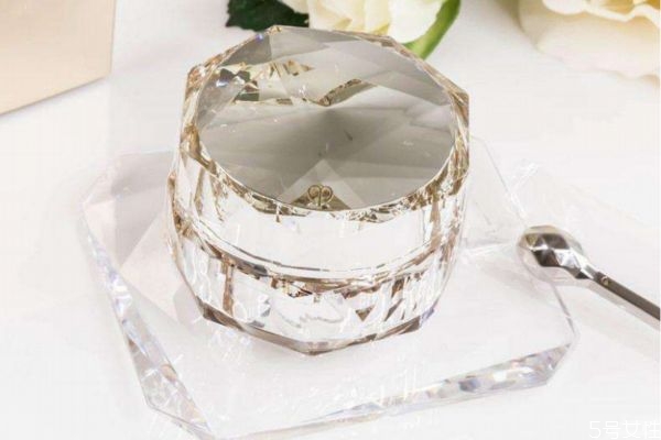 怎样判断眼霜是否变质，眼霜干了怎么解决