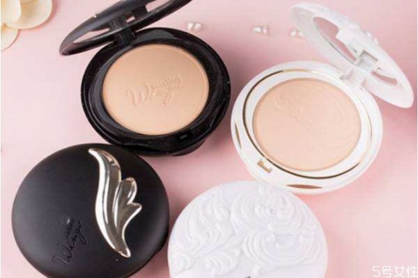 粉饼什么时候用才正确，粉饼怎样换上替换装