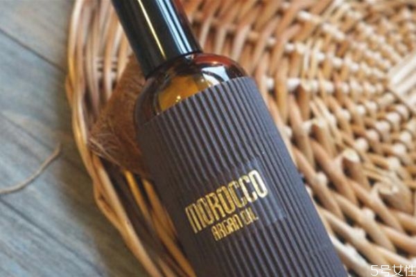 护发精油吹完头发用的吗，护发精油的功效有哪些