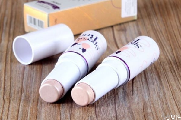 高光棒可以当眼影用吗，高光和眼影的区别