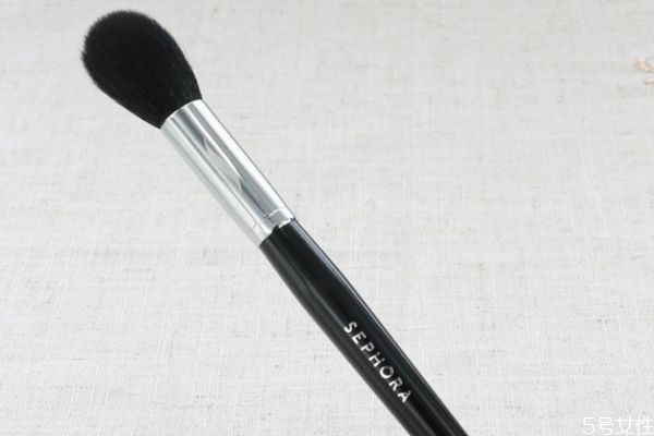 高光和修容能用一个刷子吗，高光刷和修容刷的区别