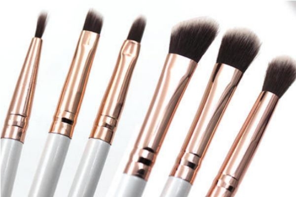 唇刷可以当遮瑕刷用吗，用唇刷涂抹口红有什么好处