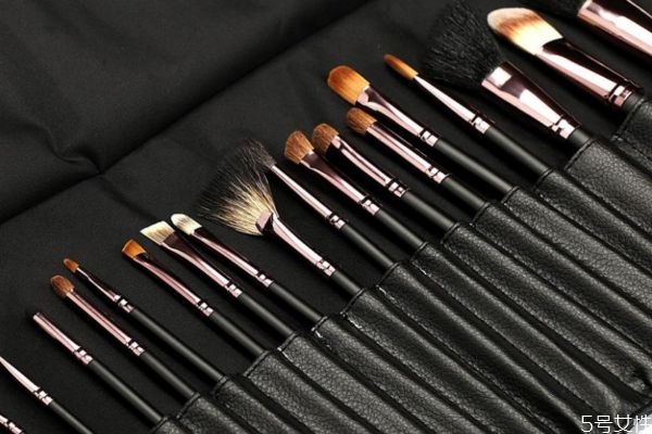 化妆刷毛毛炸开了怎么解决，新化妆刷怎么去气味