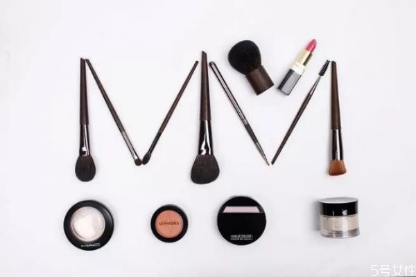 化妆刷能混着用吗，化妆刷是干用还是湿着用