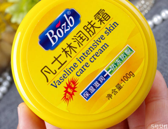 凡士林润肤霜能擦脸吗，凡士林润肤霜可以祛痘印吗