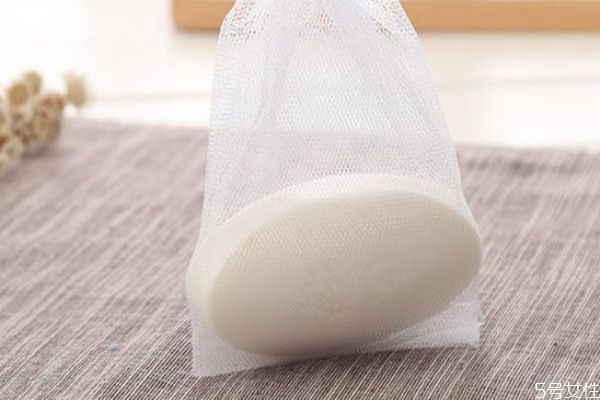起泡网怎么装香皂进去，用完起泡网肥皂要取出来吗