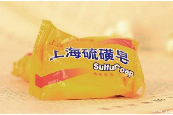 硫磺皂洗头发正确方法，硫磺皂洗头的注意事项