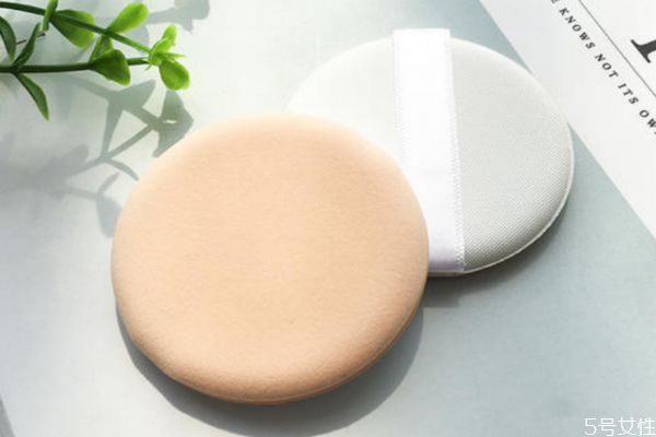 气垫粉扑上隔离霜方法，气垫粉扑上遮瑕膏方法