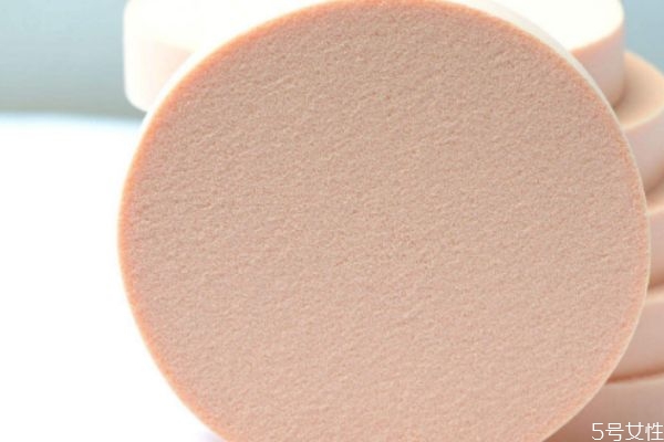 海绵粉扑怎么看好不好，气垫粉扑和海绵粉扑有什么区别
