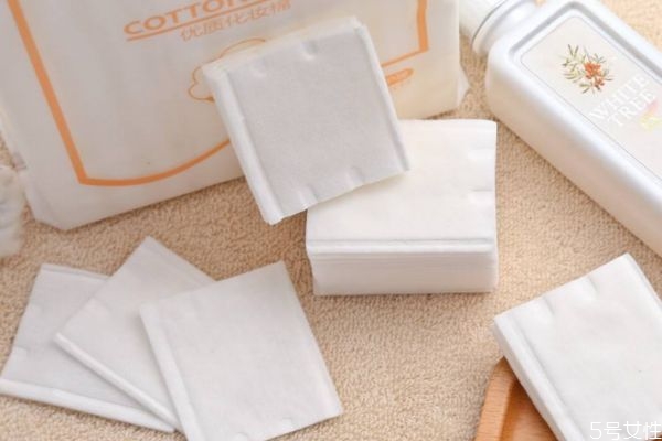 没有卸妆棉可以用什么代替，没化妆棉怎么用卸妆水