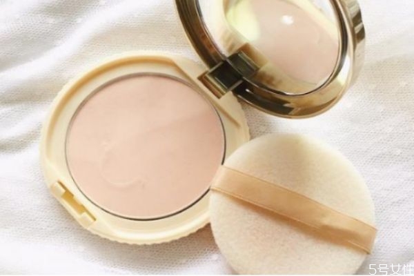 粉饼可以当底妆用吗，粉饼打开2年还能用吗