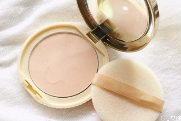 粉饼的粉扑怎么清洁，粉饼是按压式还是涂抹式