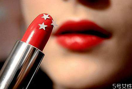 唇膏断了怎么修复，唇膏断了放冰箱可以接上吗