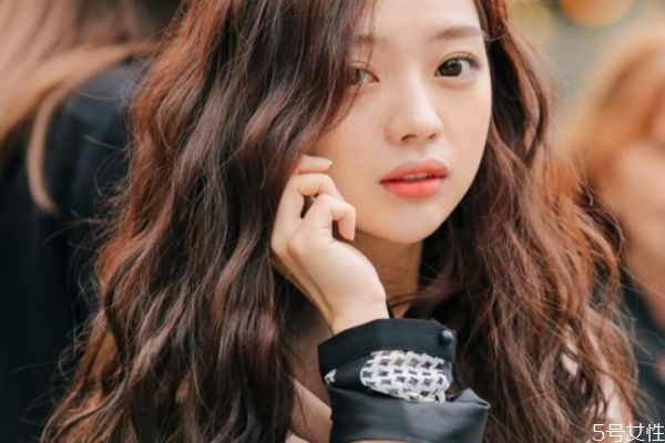 怎么恢复梳开了的卷发，烫卷发后的护理方法