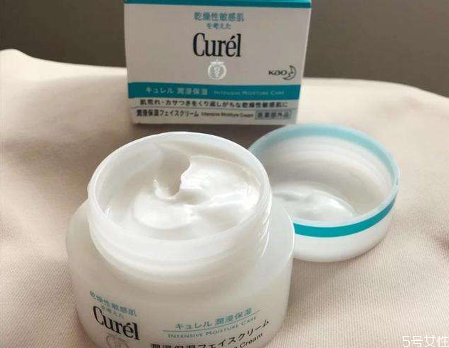 保湿面霜晚上用还是白天用，保湿面霜一天用几次