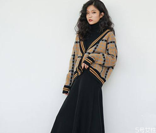 打底衫怎么叠穿好看，2020秋冬流行叠穿指南