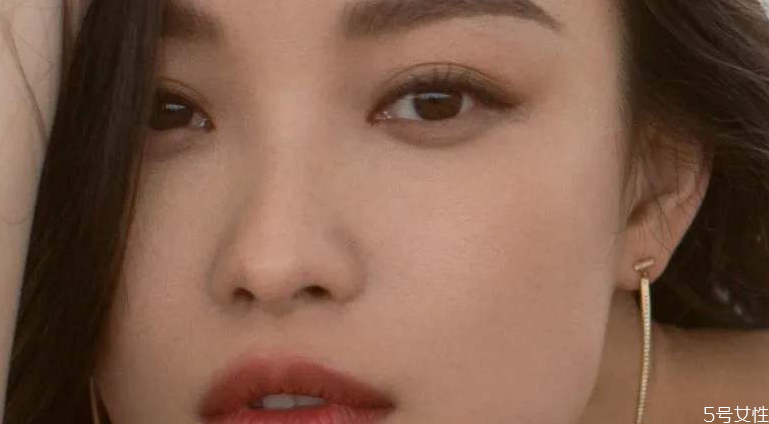 眼线二次补色最佳时间，纹眼线眼睛肿了怎么办