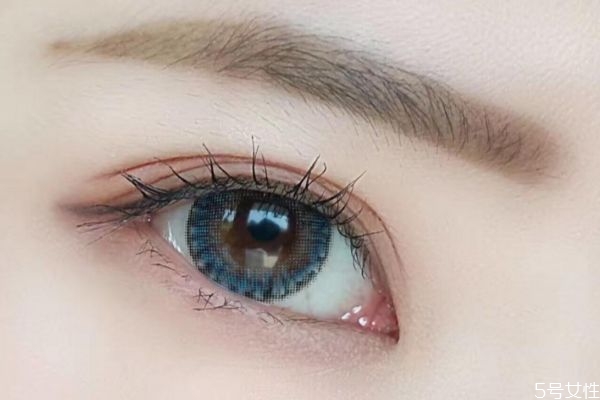 眼睛小了怎么戴美瞳，戴美瞳时老眨眼怎么办